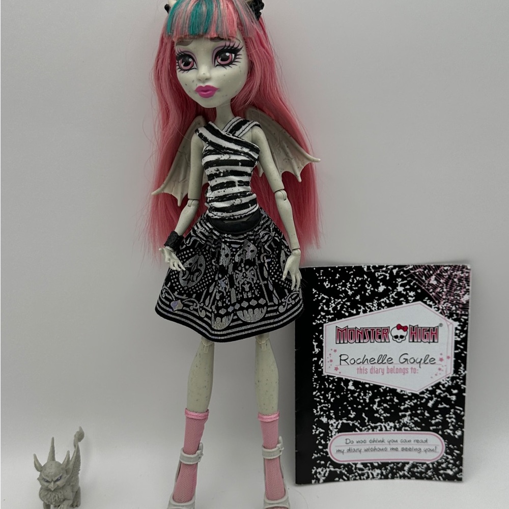 Monster High Original Ghoul Rochelle Goyle Doll with Wings, Diary & Pet